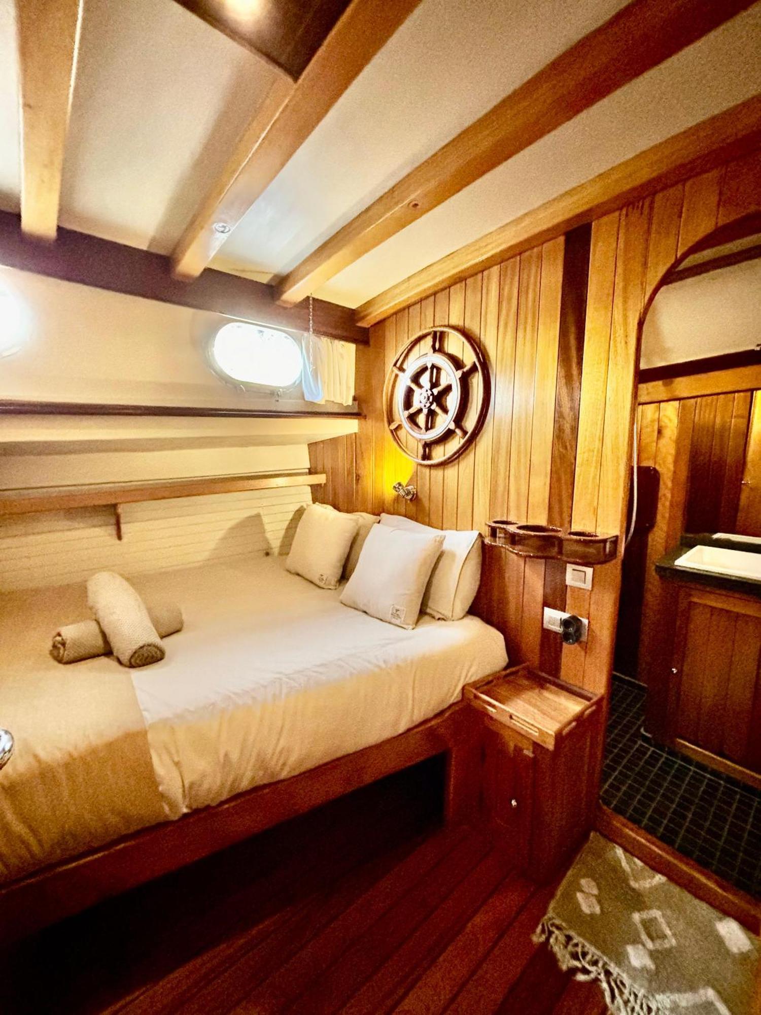 Wooden Boat- La Goletta Hotel - Barcelona — Fotos 1